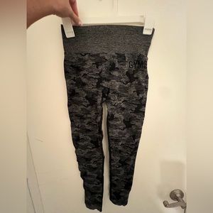 GYMSHARK CAMO LEGGINGS LIKE NEW